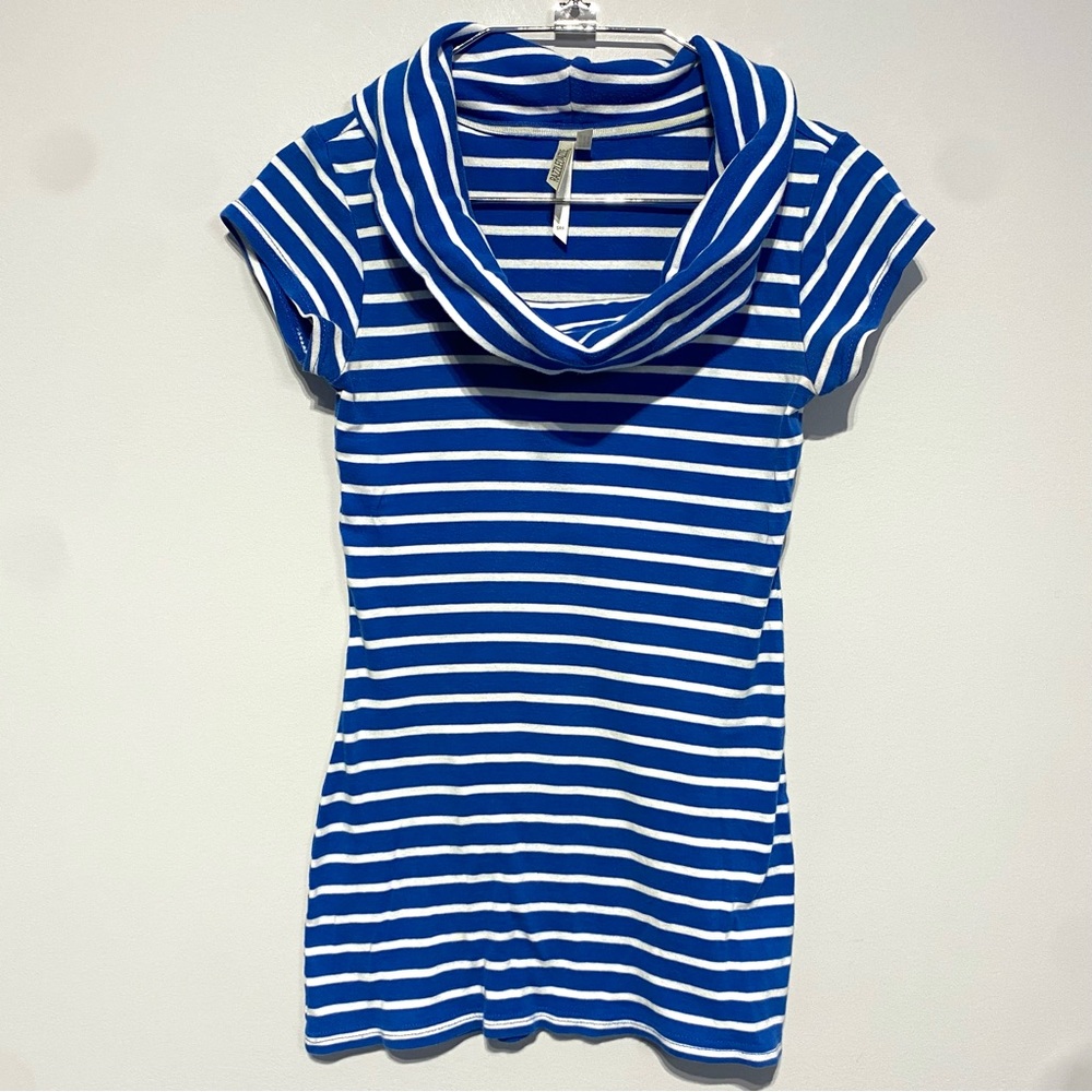 🛍️4 for 20$ / Razzledazzle Shawl Neck Short Sleeve Tee / Blue & White / S